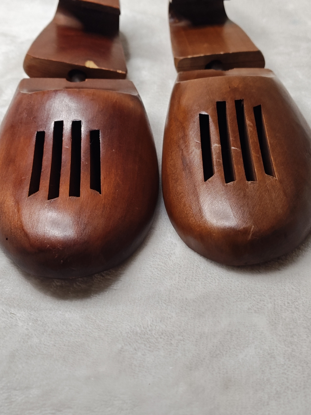 Vtg Pair of Wooden Cedar Shoe Forms Molds Stretchers Decoration 12" Freeman - Picture 2 of 4
